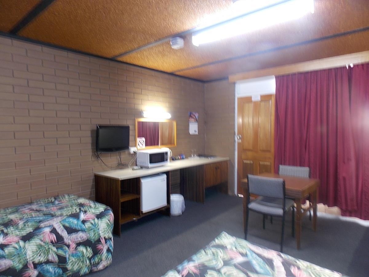 Heywood Motor Inn Room photo